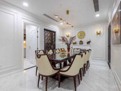 D'. Le Roi Soleil, Vietnam D'. Le Roi Soleil, Vietnam