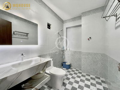 Hoang Hoa Tham Street, Vietnam Hoang Hoa Tham Street, Vietnam