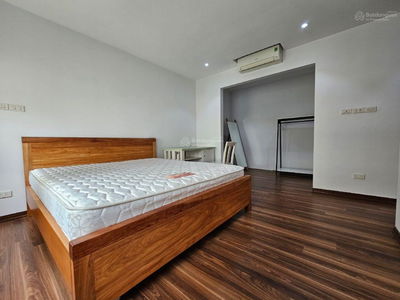 Lac Long Quan Street, Vietnam Lac Long Quan Street, Vietnam