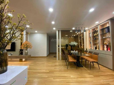 D'. Le Pont D’or - Hoang Cau, Vietnam D'. Le Pont D’or - Hoang Cau, Vietnam