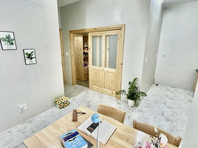 La Xuan Oai Street, Vietnam La Xuan Oai Street, Vietnam