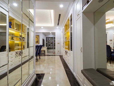 D'. Le Roi Soleil, Vietnam D'. Le Roi Soleil, Vietnam