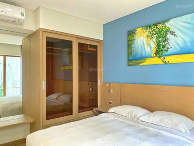 Mai Chi Tho Street, Vietnam  Mai Chi Tho Street, Vietnam