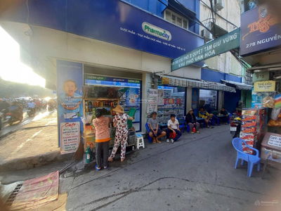 Nguyen Tat Thanh Street, Vietnam Nguyen Tat Thanh Street, Vietnam