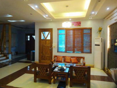 Lac Long Quan Street, Vietnam Lac Long Quan Street, Vietnam