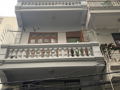 Nguyen Van Cu Street, Vietnam  Nguyen Van Cu Street, Vietnam