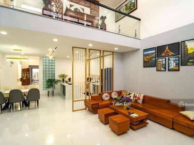 Ton Duc Thang Street, Vietnam Ton Duc Thang Street, Vietnam