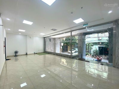 Lac Long Quan Street, Vietnam Lac Long Quan Street, Vietnam