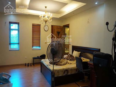 Lac Long Quan Street, Vietnam Lac Long Quan Street, Vietnam