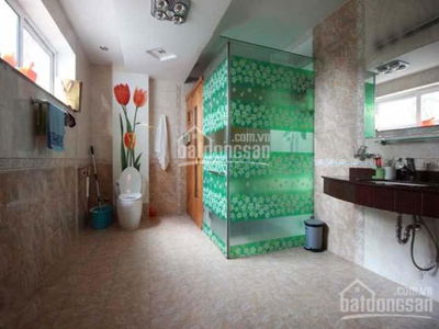 Lac Long Quan Street, Vietnam Lac Long Quan Street, Vietnam