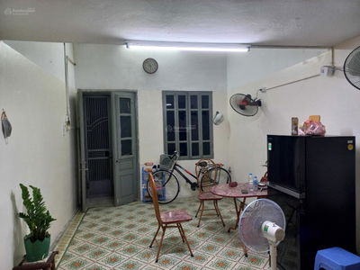 Nguyen Van Cu Street, Vietnam  Nguyen Van Cu Street, Vietnam