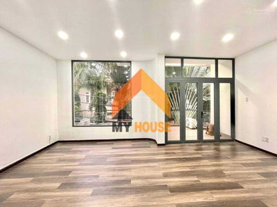 Thao Dien Street, Vietnam  Thao Dien Street, Vietnam