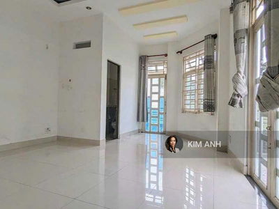 Le Duc Tho Street, Vietnam Le Duc Tho Street, Vietnam