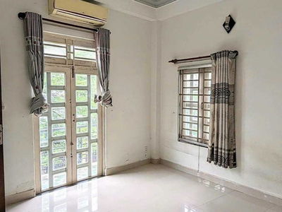 Le Duc Tho Street, Vietnam Le Duc Tho Street, Vietnam