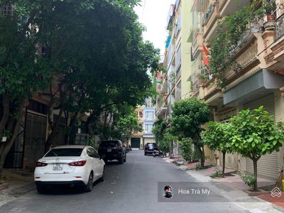 Lac Long Quan Street, Vietnam Lac Long Quan Street, Vietnam