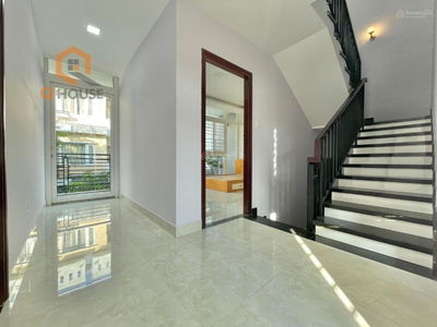 Tran Nao Street, Vietnam Tran Nao Street, Vietnam