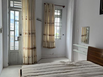 Le Van Luong Street, Vietnam  Le Van Luong Street, Vietnam