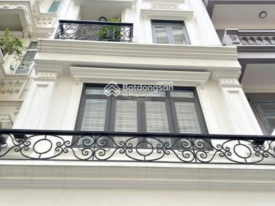 Dang Tien Dong Street, Vietnam Dang Tien Dong Street, Vietnam