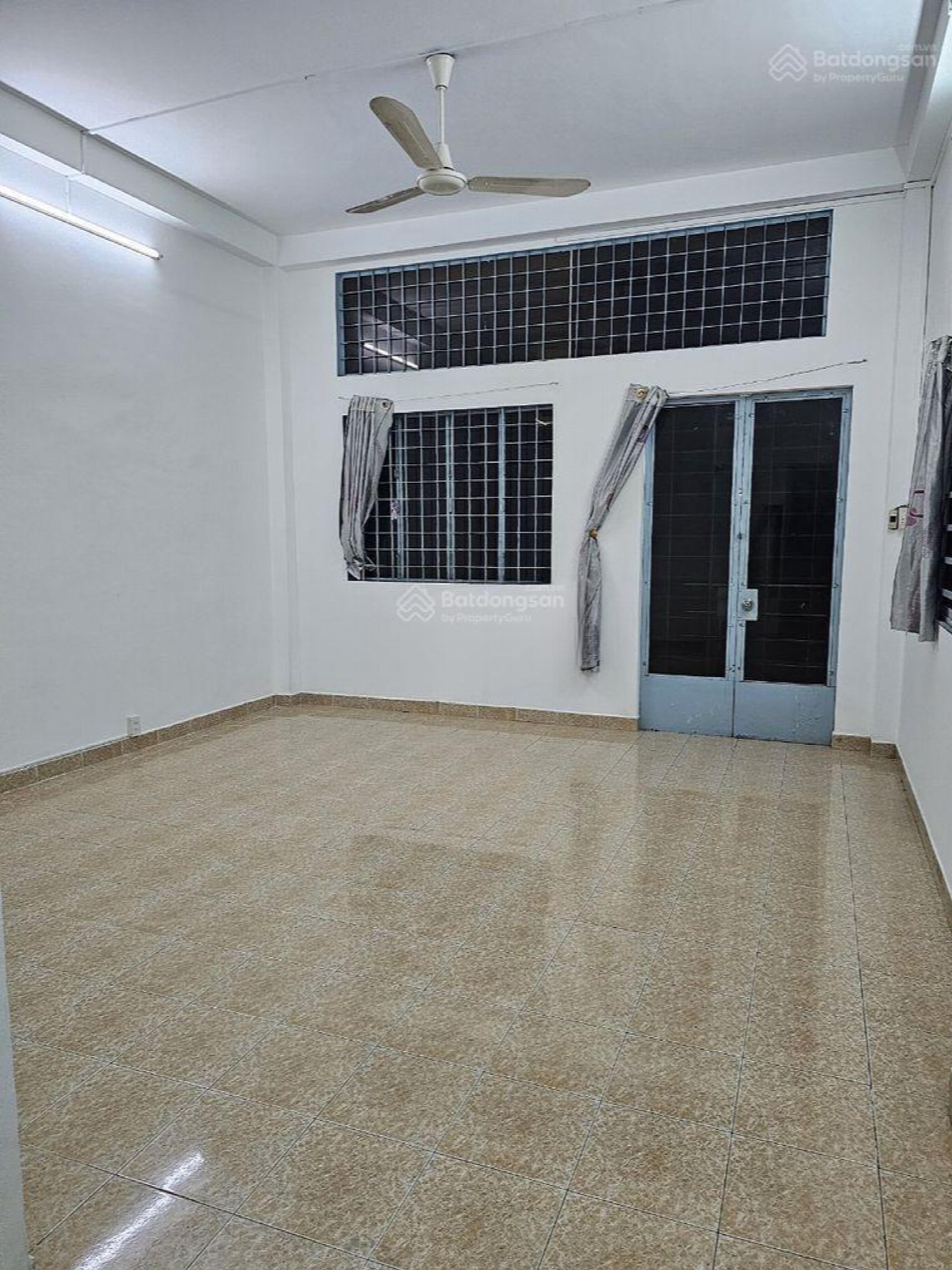 Ba Hat Street, Vietnam Ba Hat Street, Vietnam