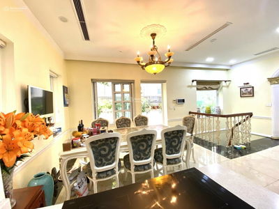 Hoang Cau Street, Vietnam Hoang Cau Street, Vietnam