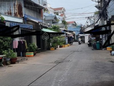 Au Co Street, Vietnam Au Co Street, Vietnam