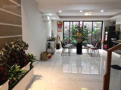 Nguyen Tat Thanh Street, Vietnam  Nguyen Tat Thanh Street, Vietnam