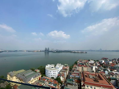 Nguyen Hoang Ton Street, Vietnam Nguyen Hoang Ton Street, Vietnam