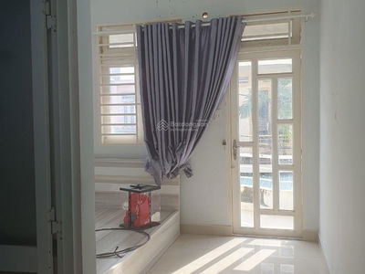 Le Duc Tho Street, Vietnam Le Duc Tho Street, Vietnam