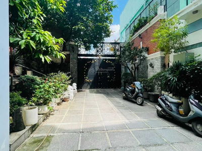 Nguyen Dinh Chinh Street, Vietnam Nguyen Dinh Chinh Street, Vietnam