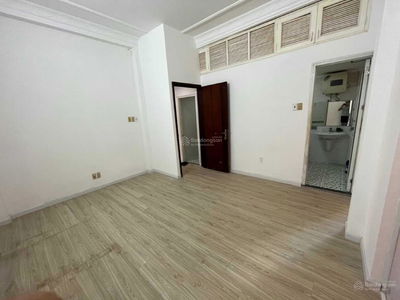 Nguyen Thi Thap Street, Vietnam  Nguyen Thi Thap Street, Vietnam