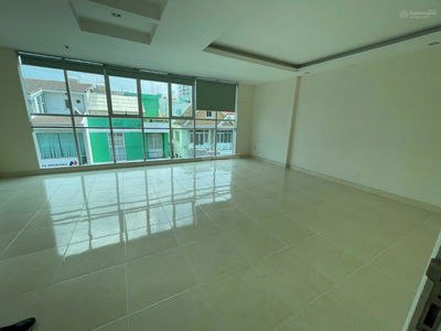 Nguyen Cuu Van Street, Vietnam Nguyen Cuu Van Street, Vietnam