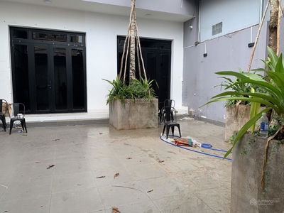 Pham Hung Street, Vietnam  Pham Hung Street, Vietnam