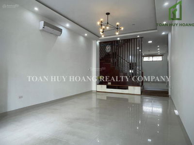 Pham Van Dong Street, Vietnam Pham Van Dong Street, Vietnam