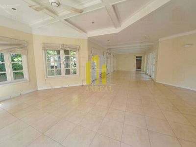 Nguyen Van Huong Street, Vietnam Nguyen Van Huong Street, Vietnam