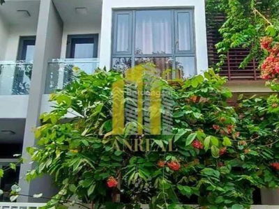 Nguyen Thi Dinh Street, Vietnam  Nguyen Thi Dinh Street, Vietnam