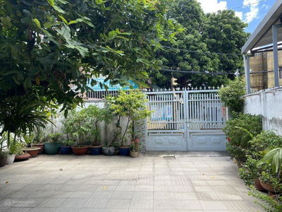 Pham Van Dong Street, Vietnam  Pham Van Dong Street, Vietnam