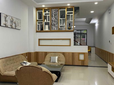 Nguyen Tat Thanh Street, Vietnam  Nguyen Tat Thanh Street, Vietnam