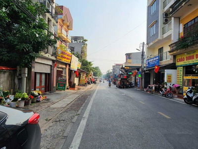 Nguyen Van Cu Street, Vietnam Nguyen Van Cu Street, Vietnam