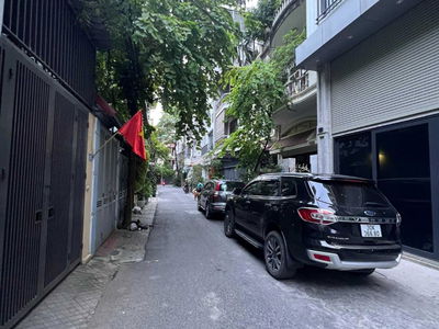 Tran Duy Hung Street, Vietnam Tran Duy Hung Street, Vietnam