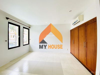 Nguyen Van Huong Street, Vietnam Nguyen Van Huong Street, Vietnam