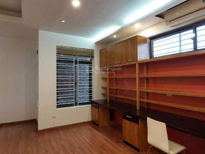 Ngoc Thuy Ward, Vietnam Ngoc Thuy Ward, Vietnam