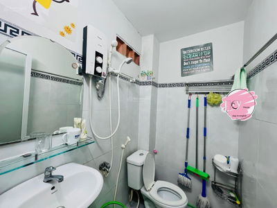 Le Van Luong Street, Vietnam Le Van Luong Street, Vietnam