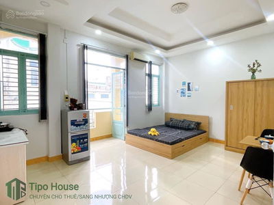 Nguyen Kiem Street, Vietnam  Nguyen Kiem Street, Vietnam