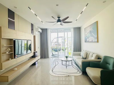 New Monarchy Building, Vietnam New Monarchy Building, Vietnam