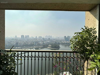 D'. Le Pont D'or - Hoang Cau, Vietnam D'. Le Pont D'or - Hoang Cau, Vietnam