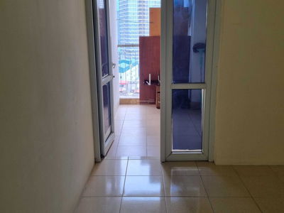 Le Van Luong Street, Vietnam Le Van Luong Street, Vietnam