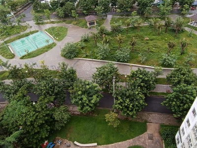 Nguyen Huu Tien Street, Vietnam  Nguyen Huu Tien Street, Vietnam