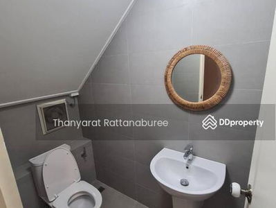 House for rent located between BTS Phrakanong and Ekkamai, Bangkok, Thailand House for rent located between BTS Phrakanong and Ekkamai, Bangkok, Thailand