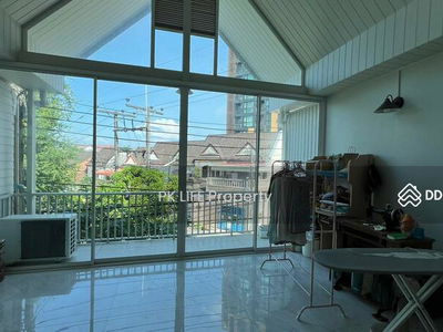 Gehäuse In Ban Ratsada, Thailand Gehäuse In Ban Ratsada, Thailand