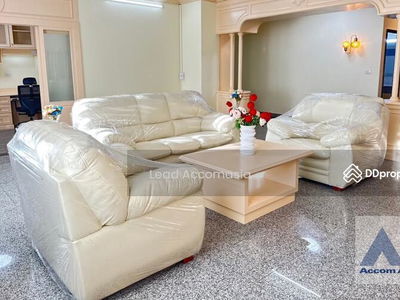 Royal Castle, Bangkok, Thailand Royal Castle, Bangkok, Thailand